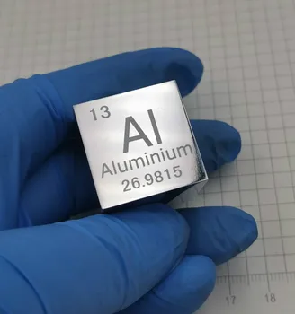 Aliuminio metalo periodinės lentelės Kubo Šonų ilgis yra vienas colių (25.4 mm) ir svoris yra apie 44.3 g 99.99%