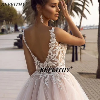 BEPEITHY V neck Paplūdimys, Nėriniai Vestuvių Suknelės Nuotaka 2020 Backless Valymo Traukinio Indijos Nuotakos Vestuvių Suknelė Baltos spalvos Nėrinių Audinys