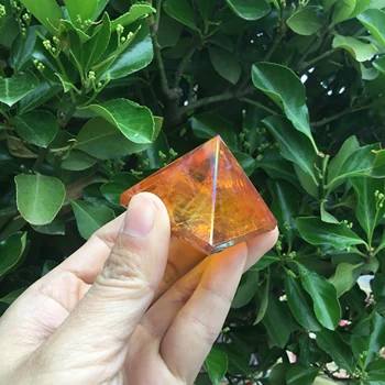 Gintaro Aura Kvarco Piramidės orange 