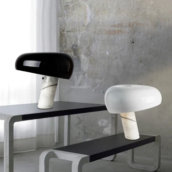 Modernus minimalistinis grybų konstrukcijos metalo dekoratyvinis stalo lempa Šiaurės miegamasis balto marmuro bazės, skaidraus stiklo E27 LED apšvietimas