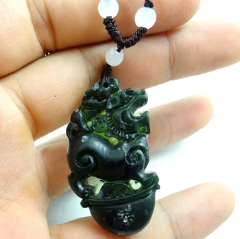 46*27MM Didmeninės gamtinių Kinijos juodas žalias akmuo, akmens ranka raižyti statula žvėris amuletas karoliai pakabukas