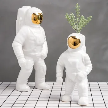 Astronautas porceliano statula Šiaurės stiliaus keramikos vaza namų puošybai astronautas skulptūra namų dekoro priedai