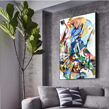 Garsėja tapybos ant drobės garsaus dailininko Wassily Kandinskis. Šiuolaikinio abstraktaus meno spaudiniai ir plakatai. Namo apdaila