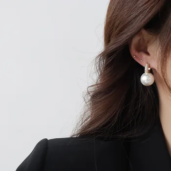 Korėjos karšto pardavimo bižuterijos išskirtinį vario inkrustacijos cirkonis mažas hoopas auskarai elegantišką perlų pakabukas moterys šalis auskarai