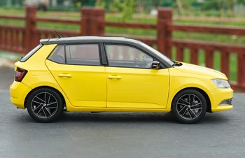 1:18 Diecast Modelis Skoda Fabia Geltona VISUREIGIS Lydinio Žaislas, Miniatiūrinių Automobilių Kolekcija Dovanos
