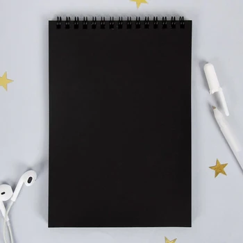 Sketchbook su juodais lapais 