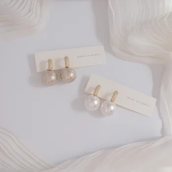 Korėjos karšto pardavimo bižuterijos išskirtinį vario inkrustacijos cirkonis mažas hoopas auskarai elegantišką perlų pakabukas moterys šalis auskarai