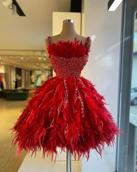 2021 Raudona Mados Kokteilis Suknelės su Plunksnomis Duobute Blizgučiais Spagečiai Dirželiai Trumpas Prom Chalatai Prabangus Homecoming Suknelė