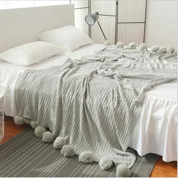 Aukštos kokybės medvilnės mesti juostele mezgimo antklodė su kamuoliu balta, pilka, rožinė, žalia antklodė už sofos
