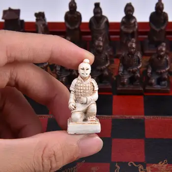 Kinijos Retro Šachmatų Mažų Šachmatų Rinkinį Ming Čing Dinastija Raižyti Dervos Chessman Terakotos Karių Kokybės Mediniai Šachmatai Medžiaga
