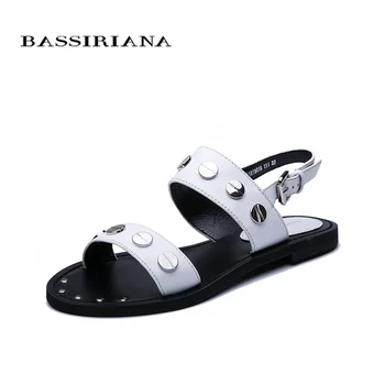 Bassiriana 2020 Moterų oda plokščiadugnis patogus sandalai vasarą baltas juodas kniedės batai nemokamas pristatymas